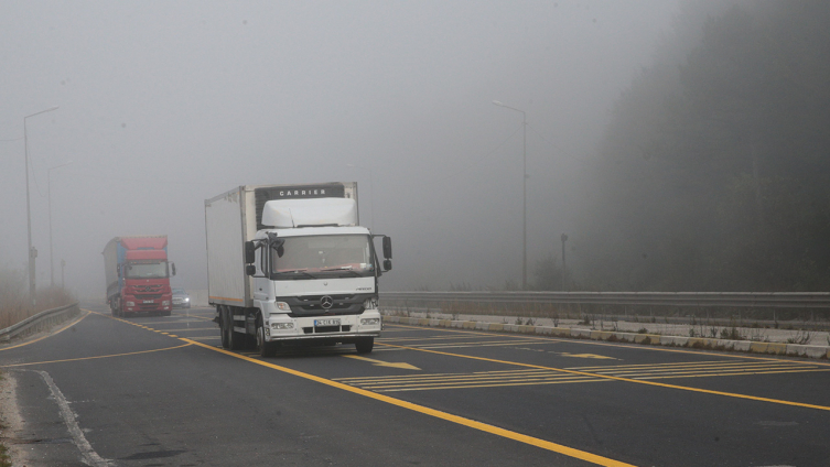Bolu Dağı'nda sis görüş mesafesini düşürdü