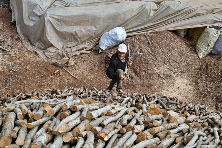 Mangal kömürü için 1800 rakımlı yaylada yaklaşık 5 ay mesai yapıyorlar