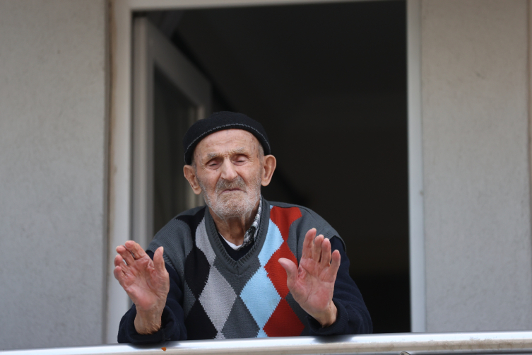 Cumhuriyetle yaşıt Harun dede: Elinden bayrağı, dilinden vatan sevgisi eksik olmuyor
