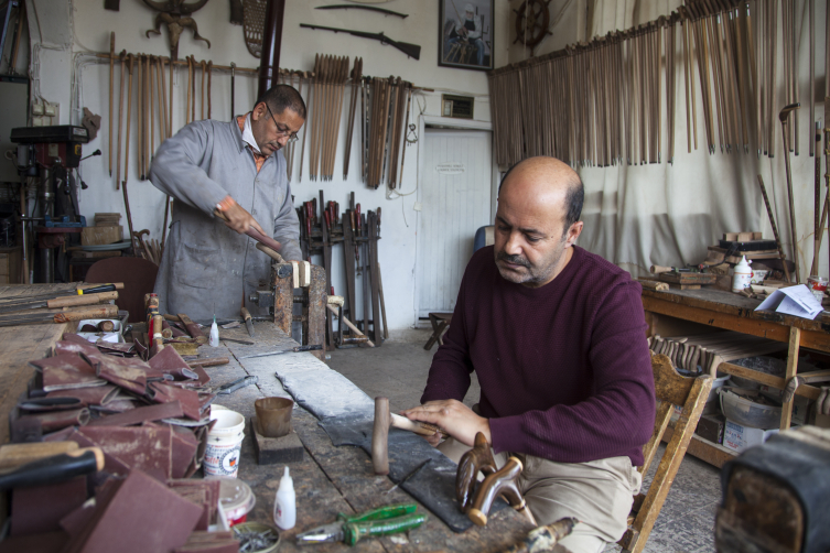 Bitlisli ustadan Cumhuriyet'in 100. yılına özel baston