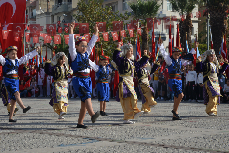 Manisa'da Cumhuriyetin 100. yıl dönümü etkinliklerle kutlanıyor