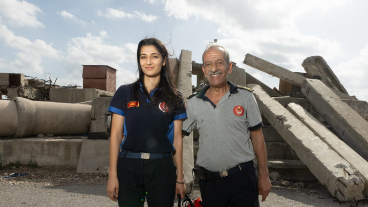 İzmir Depremi'nde enkaz altından kurtarılan depremzede itfaiyeci oldu