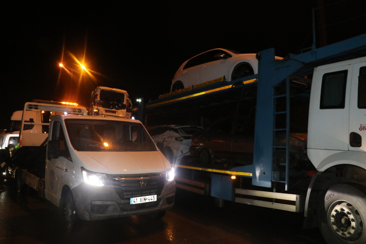 Anadolu Otoyolu'nda 18 araç zincirleme kazaya karıştı