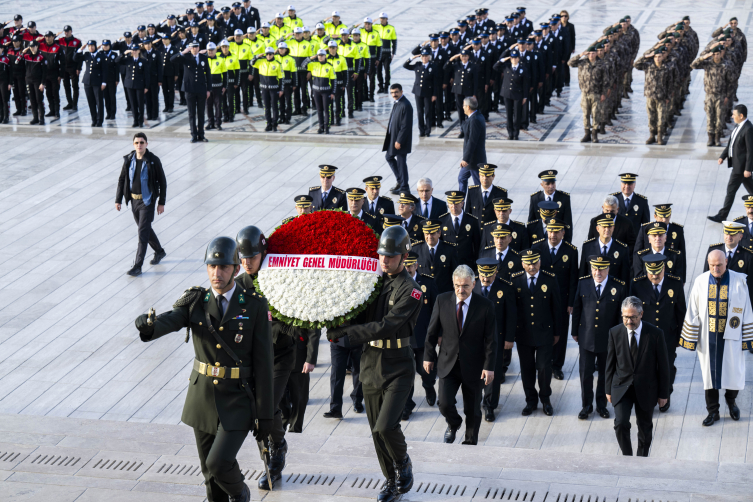 Emniyet Genel Müdürü Ayyıldız ve beraberindekiler Anıtkabir'i ziyaret etti