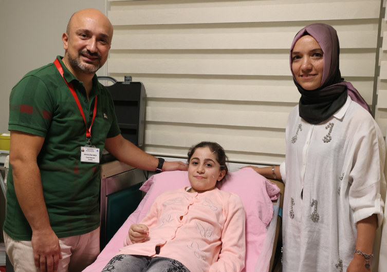 Yüz felci geçiren çocuk akupunktur ile sağlığına kavuştu