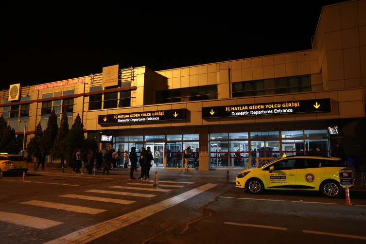 Malatya-Ankara seferini yapan uçak kalp krizi geçiren yolcu için acil iniş yaptı