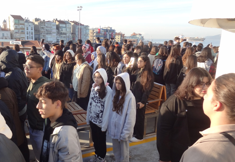 Çanakkale Boğazı'nda Büyük Önder Atatürk andı