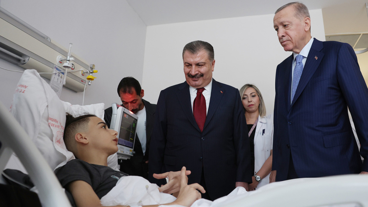 Cumhurbaşkanı Erdoğan'dan Gazze'den getirilen hastalara ziyaret