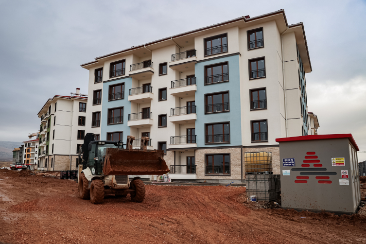 Adıyaman'da kalıcı konutların inşası sürüyor