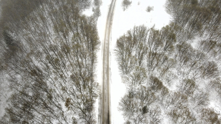 Bilecik'in yüksek kesimlerine kar yağdı