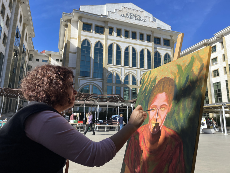 Adliye bahçesi "sanat atölyesi"ne dönüştürüldü