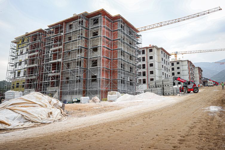 Hatay'da depremzedeler için yapılan kalıcı konutlar hızla yükseliyor