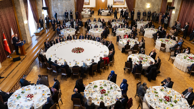 Numan Kurtulmuş: Eğitim çağındaki Gazzeli çocuklar hayattan koparıldı