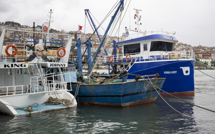 Zonguldak'ta fırtına yeniden etkisini gösterdi