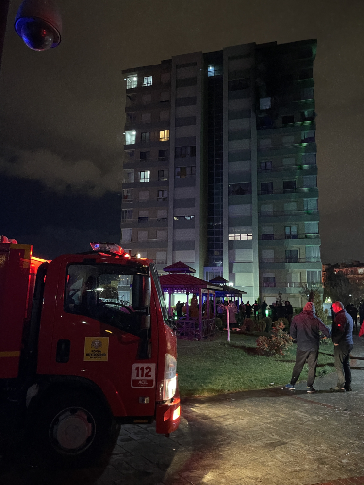 Konya'da binada çıkan yangında 4 kişi dumandan etkilendi