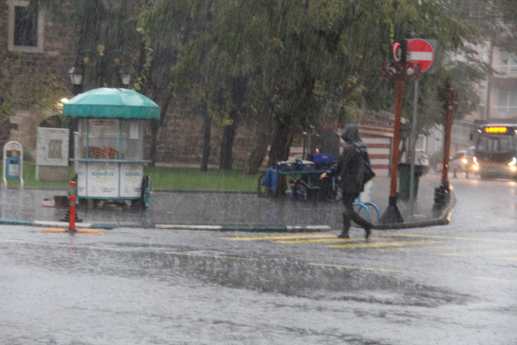 Tekirdağ'da deniz suyu çekildi, tamir ve temizliğe başlandı