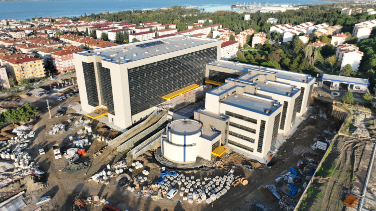 Sismik izolatörlü hastane ve dayanıklı kamu binaları Gölcük'ün deprem direncini artırıyor