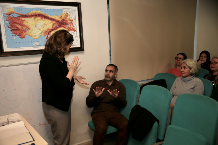 Engelli bireyler eğitimlerle deprem bilinci kazanıyor