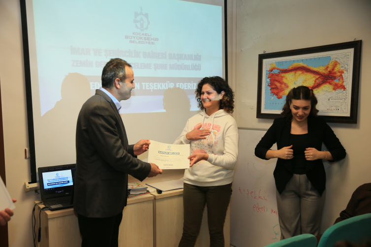 Engelli bireyler eğitimlerle deprem bilinci kazanıyor