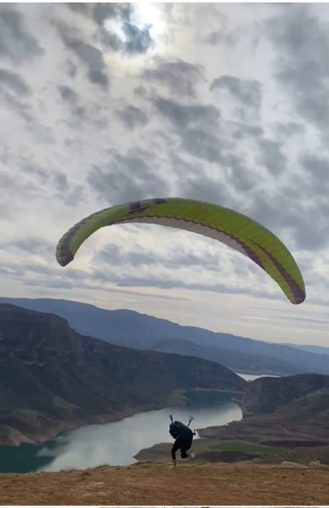 BEÜ Havacılık Kulübü öğrencileri Siirt'te yamaç paraşütü yaptı