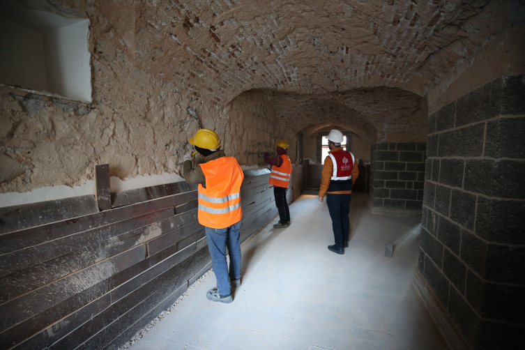 Diyarbakır'da depremde zarar gören 12 tarihi yapı restore ediliyor