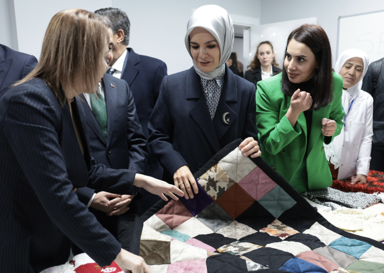 Bakan Göktaş Şırnak'ta çocuklarla oyun oynadı