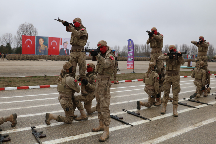Kastamonu'da eğitimlerini tamamlayan uzman erbaşlar yemin etti