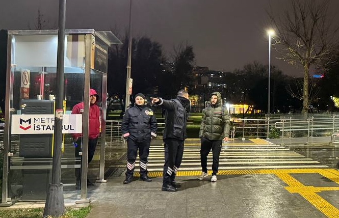 Eminönü-Alibeyköy tramvay seferlerindeki aksamaya yolculardan tepki