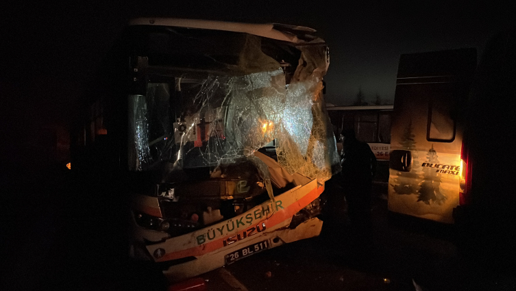 Eskişehir'de kaza: 14 kişi yaralandı