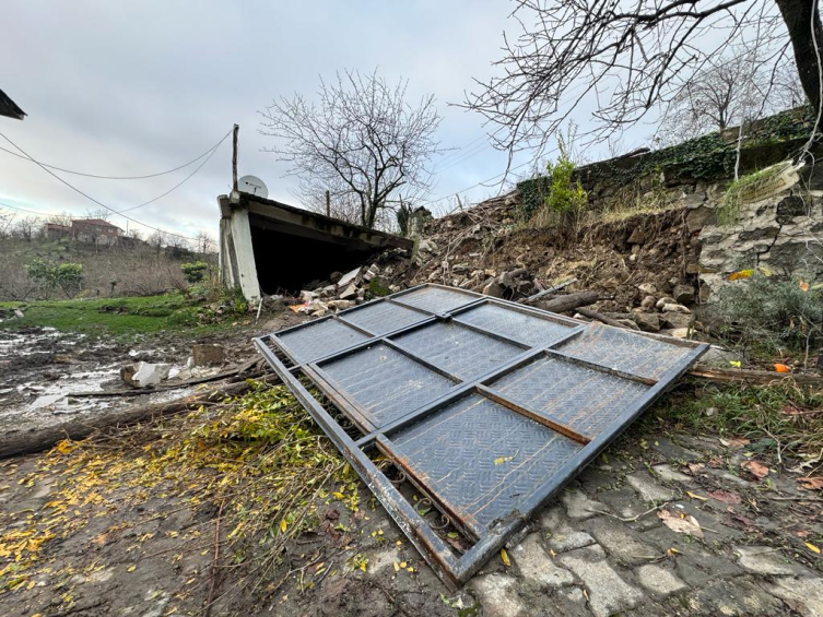 Düzce'de heyelan nedeniyle iki köy arasında ulaşım sağlanamıyor