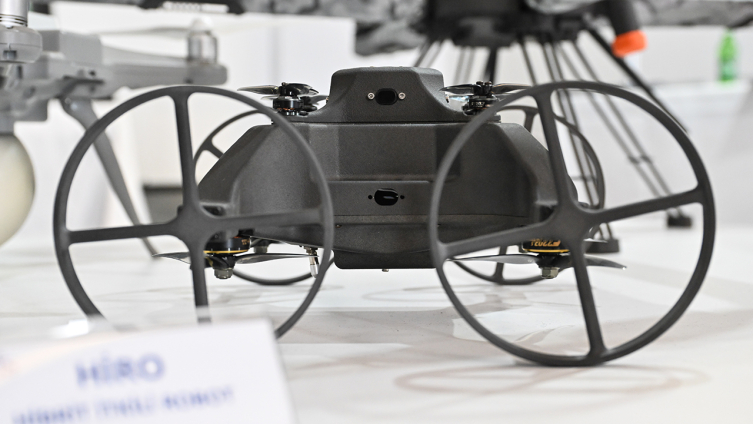 Savunma sanayiinden "yavru dronlu" hibrit robot