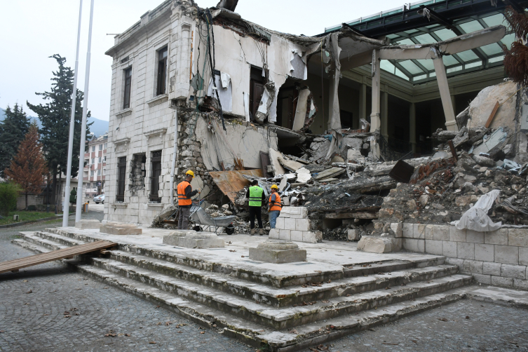 Hatay'ın Türkiye'ye katılımının oylandığı valilik binası yeniden inşa edilecek