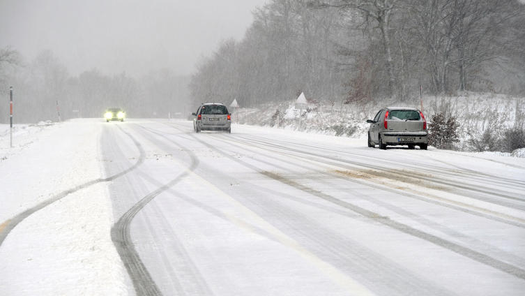 Trakya'da sağanak yerini kara bıraktı
