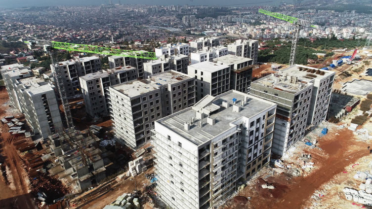 İskenderun'daki 3 bin 986 deprem konutunun inşası sürüyor