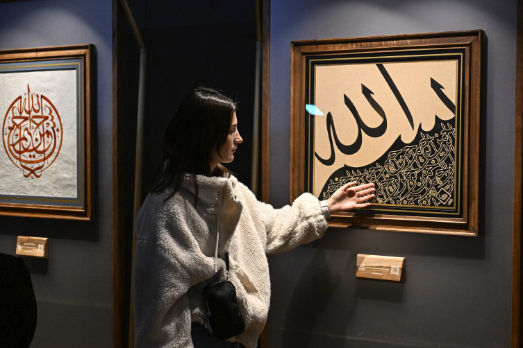 Diyanet İşleri Başkanı Erbaş: Hat sanatında gördüğümüz eserlerin pek çoğu Kur'an'dan ayetleri ihtiva ediyor