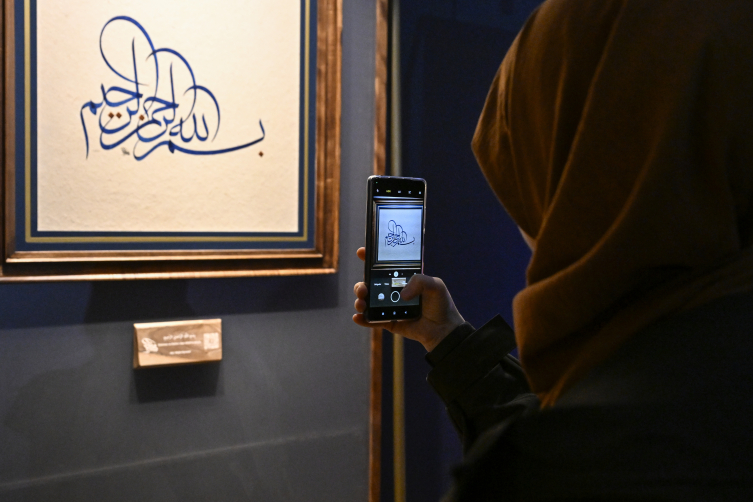 Diyanet İşleri Başkanı Erbaş: Hat sanatında gördüğümüz eserlerin pek çoğu Kur'an'dan ayetleri ihtiva ediyor