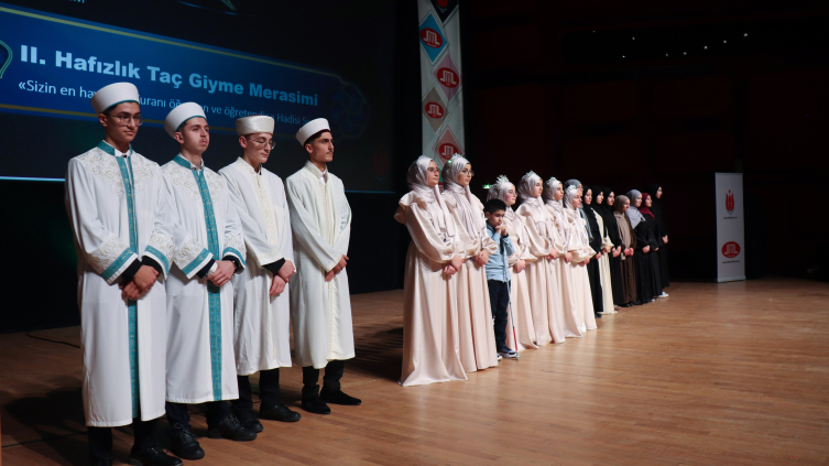 Diyanet İşleri Başkanı Erbaş: En hayırlılar burada, Kur’an’ı öğrenenler burada, öğretenler burada