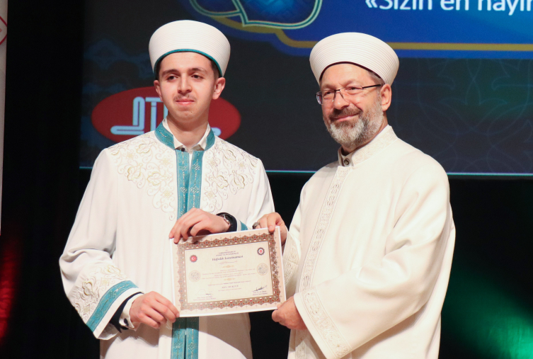 Diyanet İşleri Başkanı Erbaş: En hayırlılar burada, Kur’an’ı öğrenenler burada, öğretenler burada