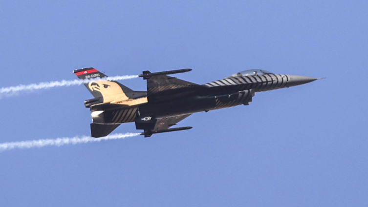 SOLOTÜRK'ten Gaziantep'te saygı uçuşu