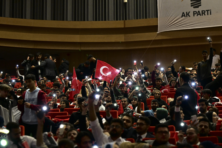 Cumhurbaşkanı Erdoğan: Teröristle aynı dili konuşan, terörist gibi muamele görmekten kaçamaz