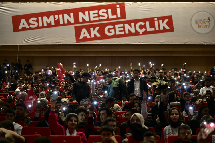 Cumhurbaşkanı Erdoğan: Teröristle aynı dili konuşan, terörist gibi muamele görmekten kaçamaz