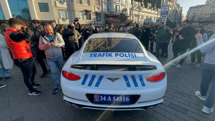 Operasyonlarda ele geçirilen lüks otomobiller göreve başladı