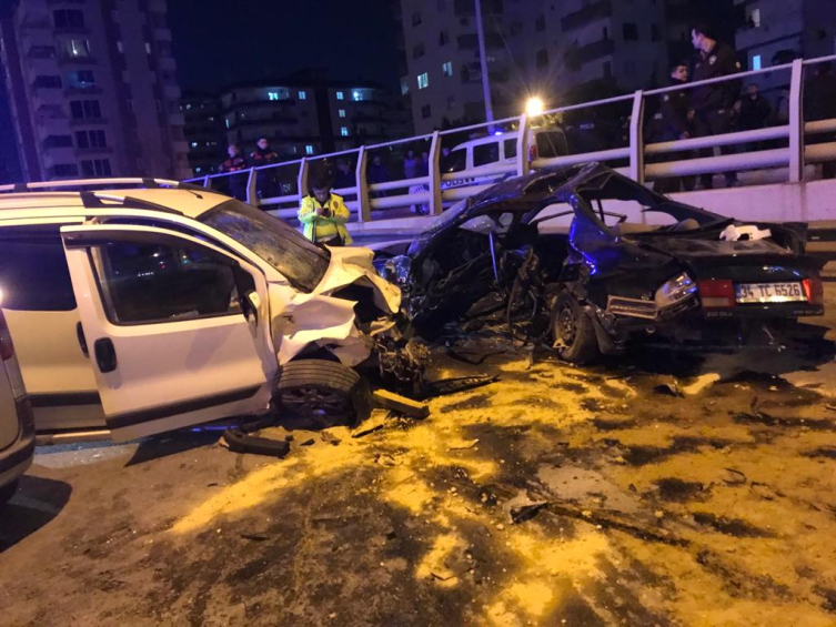 Mersin'de 3 araç kazaya karıştı: 2 ölü