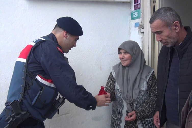 Balıkesir'de 500 bin liralık altınları alıp kaçan dolandırıcıları JASAT yakaladı