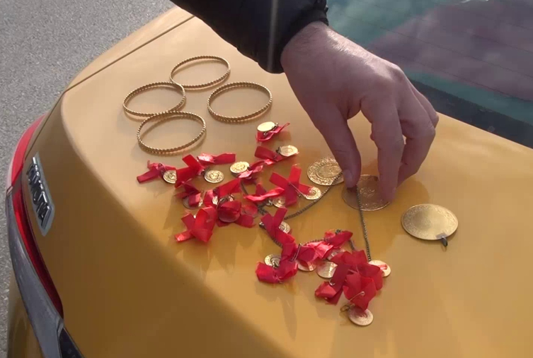 Balıkesir'de 500 bin liralık altınları alıp kaçan dolandırıcıları JASAT yakaladı