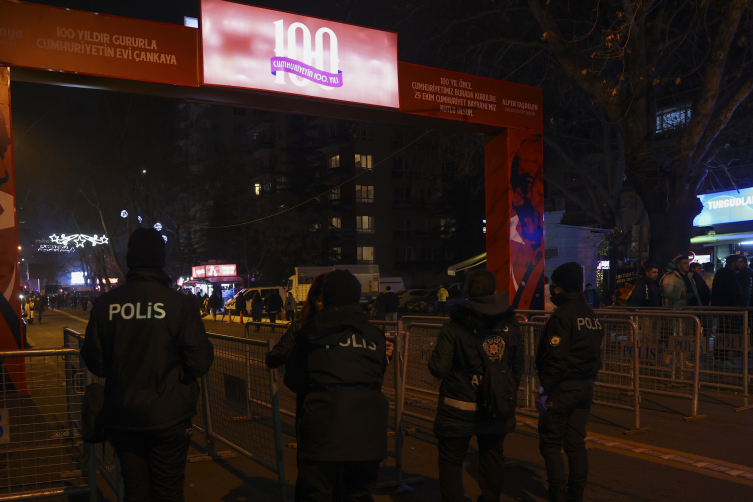 Ankara'daki yılbaşı tedbirleri 18 bin 100 personelle sürüyor
