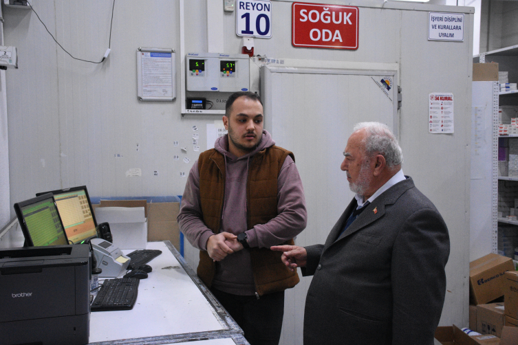 Ecza sektöründeki 66 yıllık birikimini gençlere aktarıyor