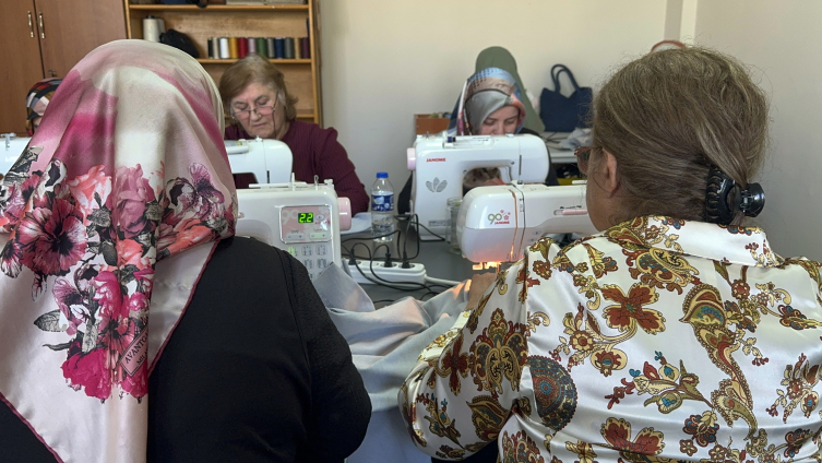 "Şehit Şerife Bacı'nın torunları" Gazze için giysi ve battaniye üretiyor