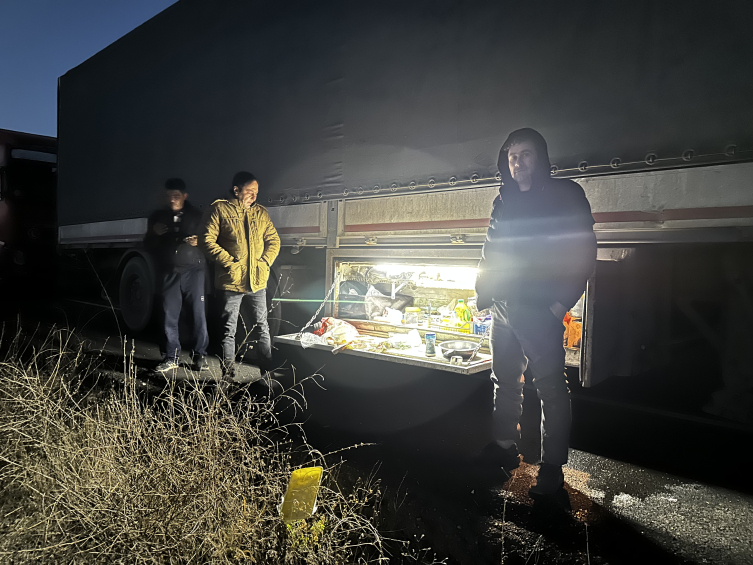 Türkiye-Nahçıvan sınırında 13 kilometrelik tır kuyruğu