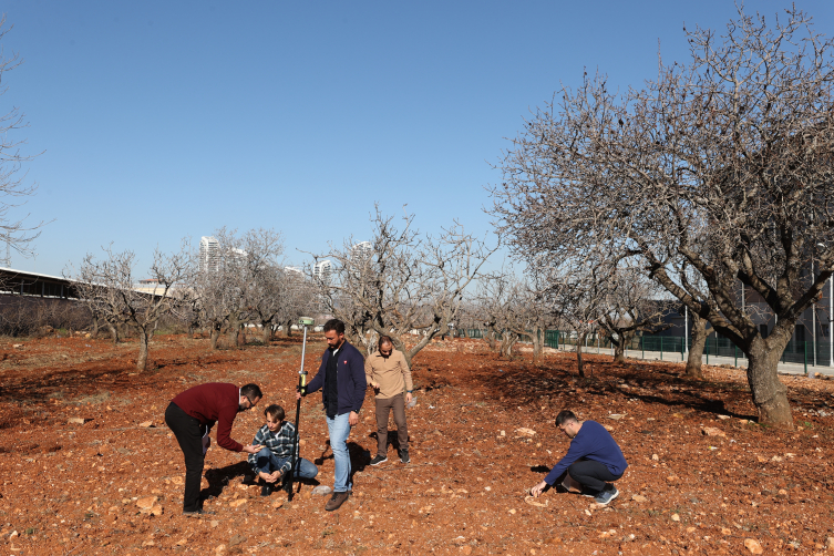 Üniversite yerleşkesinde Paleolitik döneme ait 8 bin eser bulundu